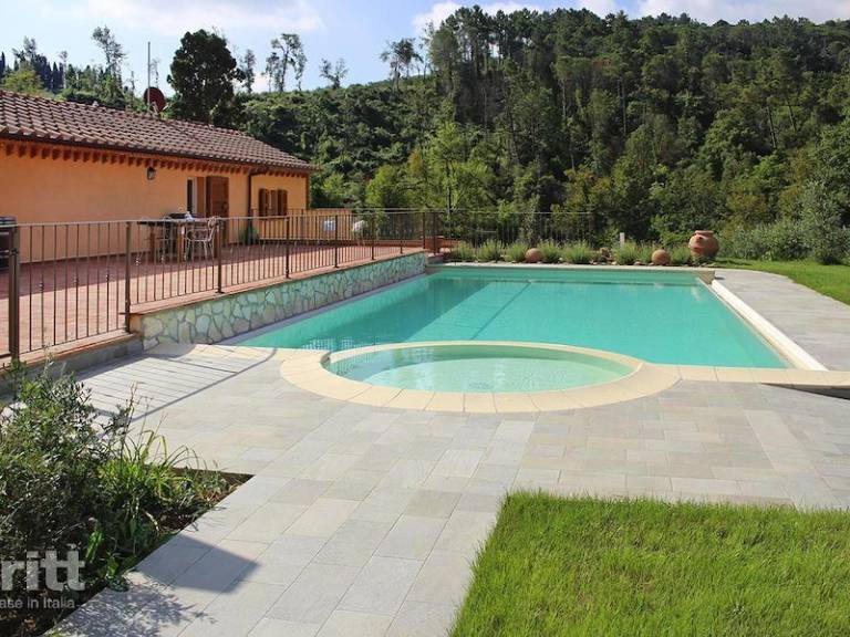Vacation home with terrace, BBQ & yard — photo 3