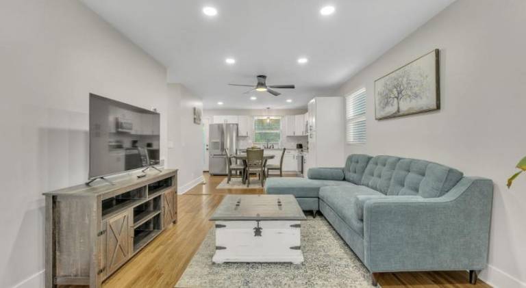 Spacious vacation home | Pets allowed — photo 2