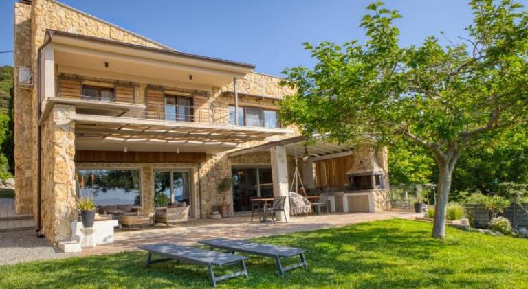 Villa with yard, grill & patio | Good for workation — photo 2