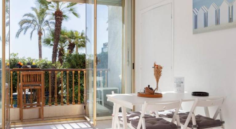 Apartment with patio & yard — photo 4