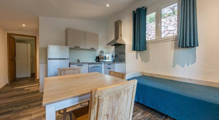 Lovely serviced apartment with BBQ, garden & pool | Pets allowed — photo 4