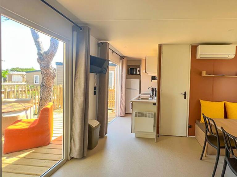 Mobile home with terrace & heated pool — photo 5
