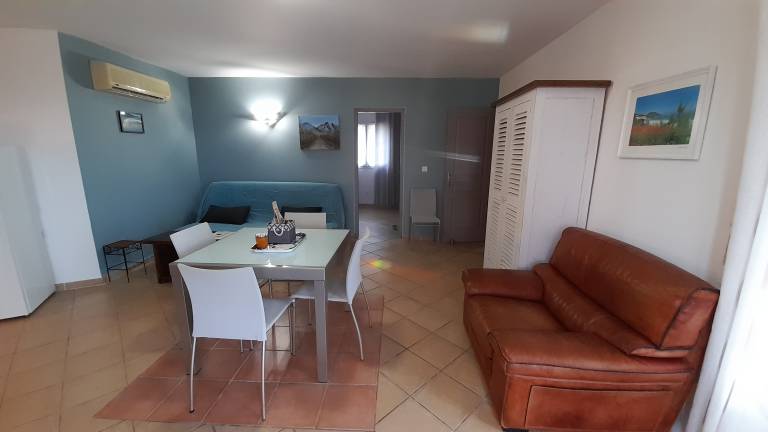 Rental apartment with garden & BBQ | Garden view — photo 5