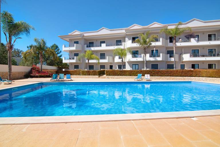 Holiday apartment with pool, yard & fast internet | Garden view in Albufeira