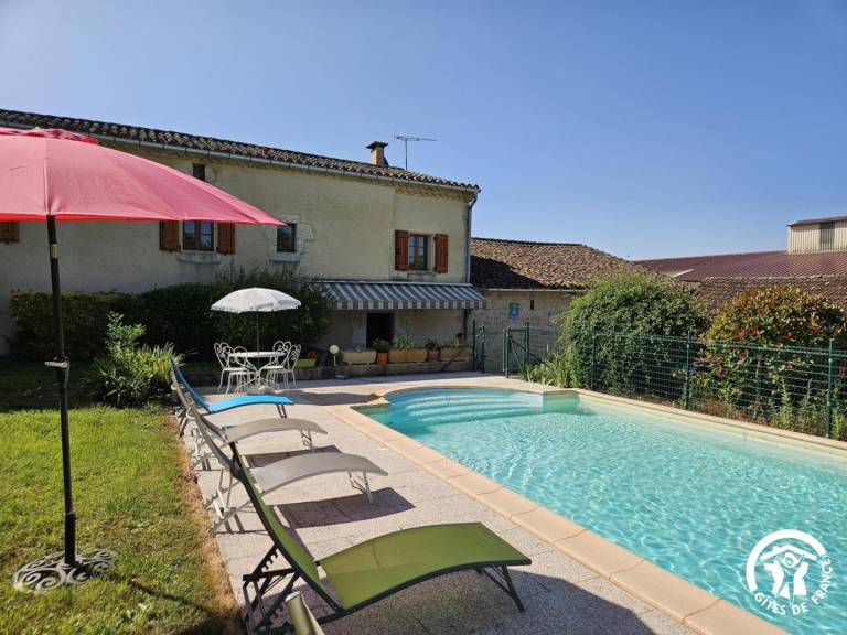 Fully equipped wonderful gite with garden, patio & private pool | Pets allowed — photo 4