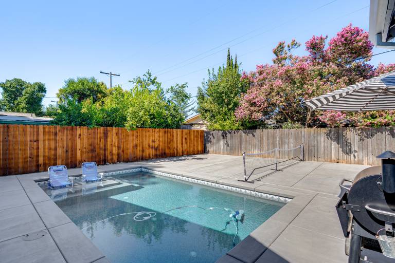 2 Mi to Dtwn Home w Private Pool in Sacramento