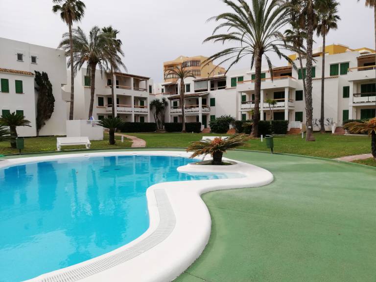 Child-friendly holiday apartment with patio, pool & yard | Beach view | Next to the beach | Pets allowed in València