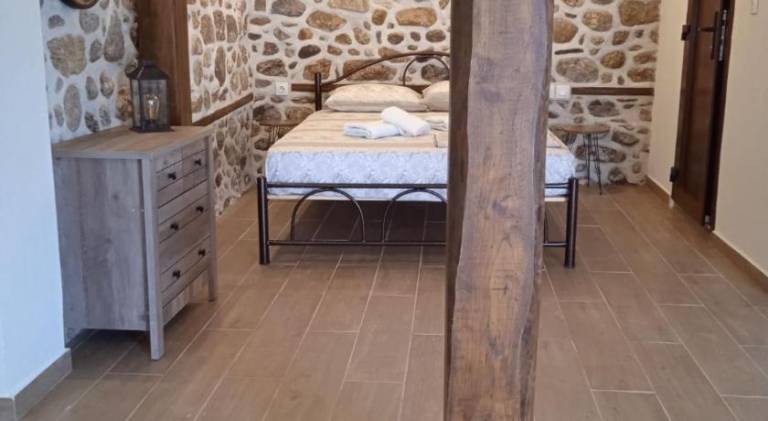 Pleasant rental apartment with patio | Close to the beach | Dogs allowed in Aristotelis