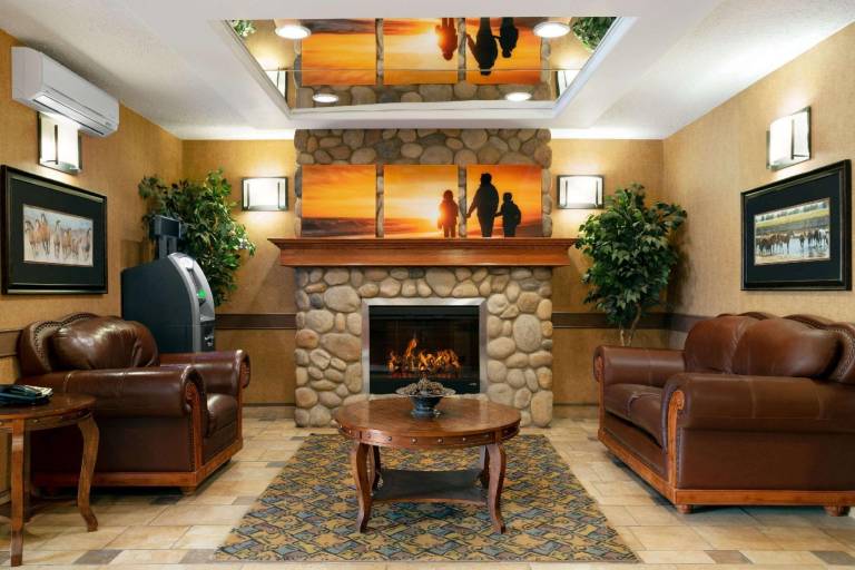 Days Inn & Suites by Wyndham Strathmore — photo 3