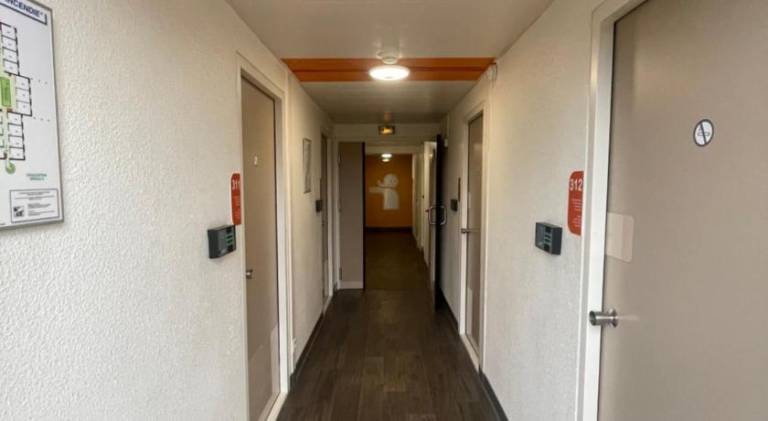 Unisotel Bollene A7 Ex-Hotel F1 — photo 3