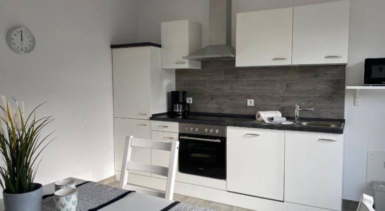 Rental apartment with terrace, yard & grill — photo 2