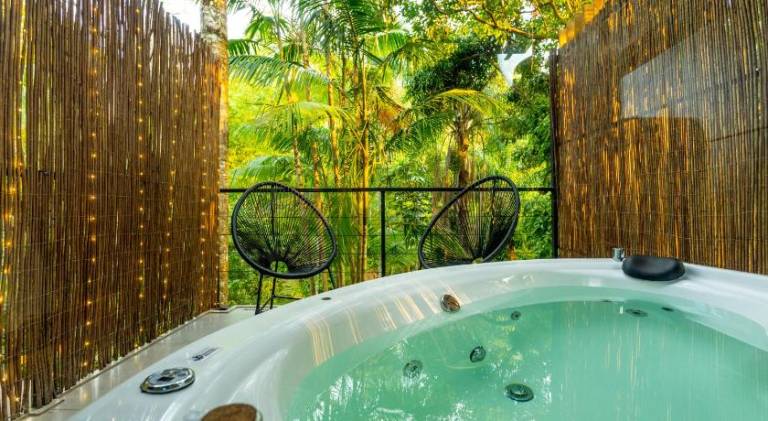 House with yard, hot tub & terrace | Close to the beach | Pet-friendly — photo 2