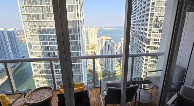 Apartment with pool | Near Bayfront Park — photo 5