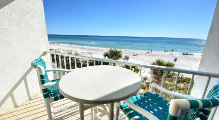 Lovely holiday apartment with terrace, hot tub & private pool | Close to the beach | Pets are welcome in Bay City, AL