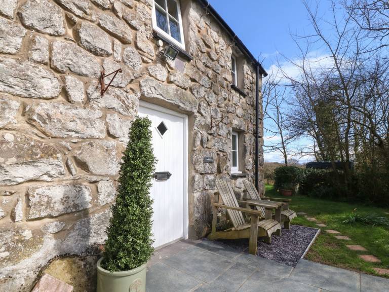 Cottage with garden — photo 3