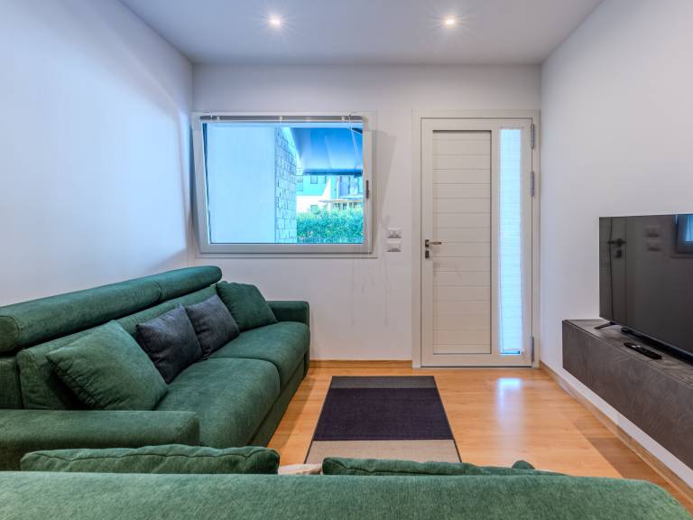 Apartment with barbecue, garden & patio — photo 2