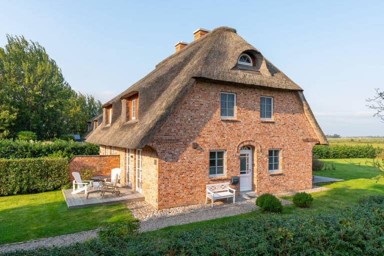 Dünennest - Reetdachhaushälfte in ruhiger Lage in St. Peter-Böhl in St. Peter-Ording