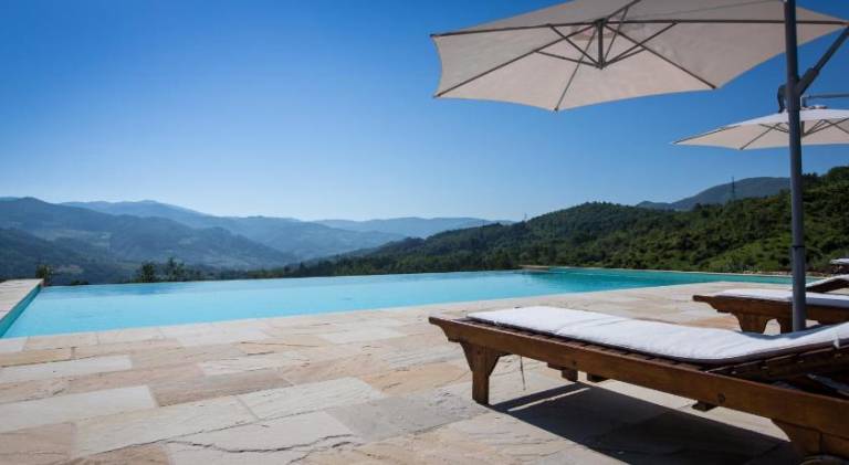 Vacation home with pool, garden & jacuzzi — photo 2