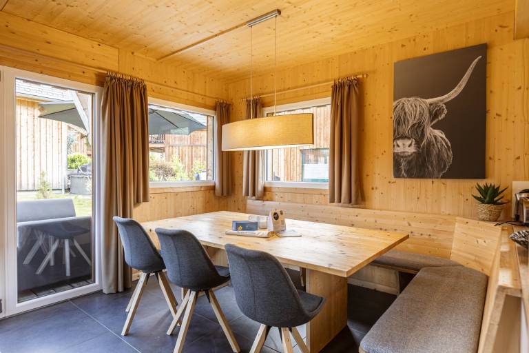 Fully equipped beautiful chalet with hot tub, patio & sauna | Close to the ski | Pets allowed — photo 2