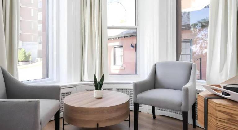 Kozy Stays Penfield - Modern Rooms Heart of downtown — photo 3