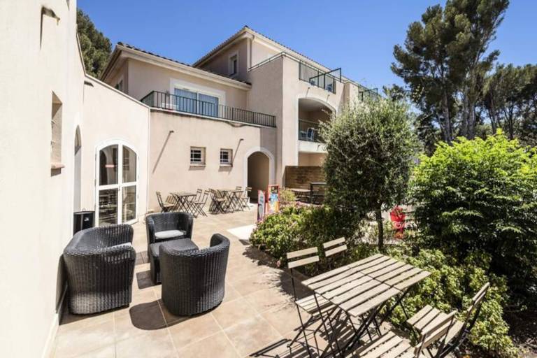 Holiday apartment with terrace — photo 4