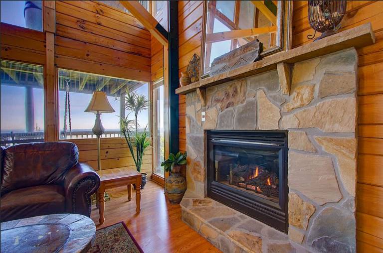 Mountain Top Cabin with Views Hot Tub and Arcade in Sevierville, TN