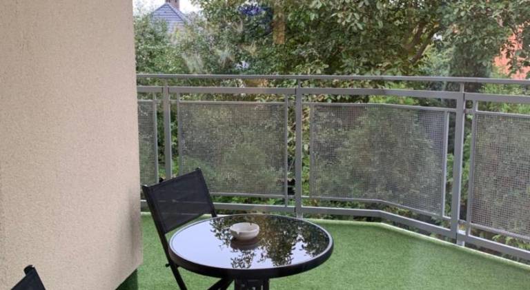 Serviced apartment with yard & patio — photo 3
