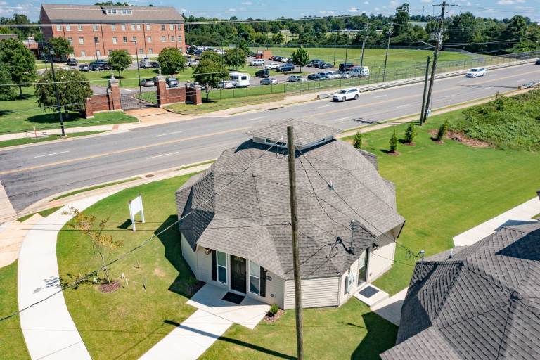 House with yard & barbecue | Perfect for remote work — photo 3