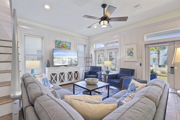 House with pool & barbecue | Water view — photo 2