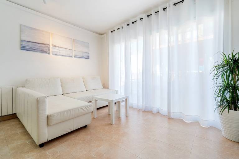 Apartment 'Center Beach Calafell' with Balcony, Wi-Fi and Air Conditioning in El Vendrell