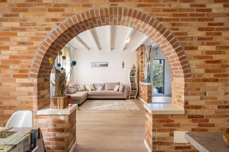 Studio Apartment 'Appartamento Brussa Beach' with Private Terrace, Wi-Fi and Air Conditioning in Caorle