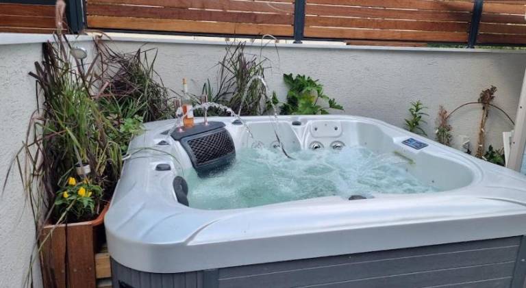Villa with hot tub — photo 5