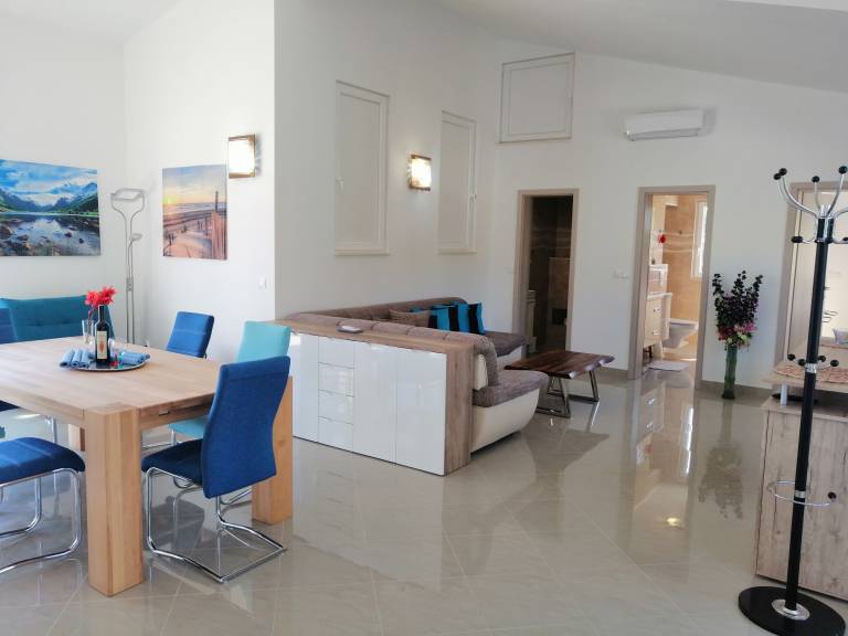 Apartment Penthouse by the sea in Hvar