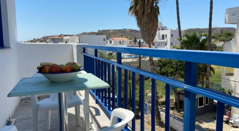 Holiday apartment with yard & terrace — photo 3