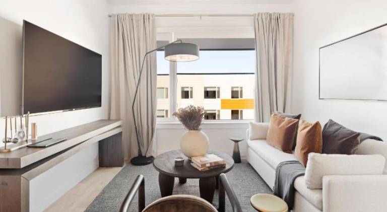 Rental apartment with pool in Revere, MA