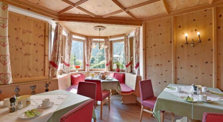 Wonderful serviced apartment with patio, pool & sauna | Ski nearby | Dogs allowed — photo 2