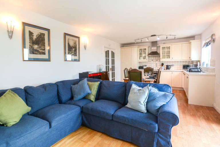 Rental apartment with yard | Water view in Helston