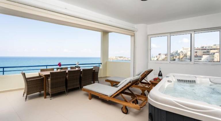 Fully equipped wonderful apartment with patio & jacuzzi | Next to the beach | Dogs allowed in Rethymno