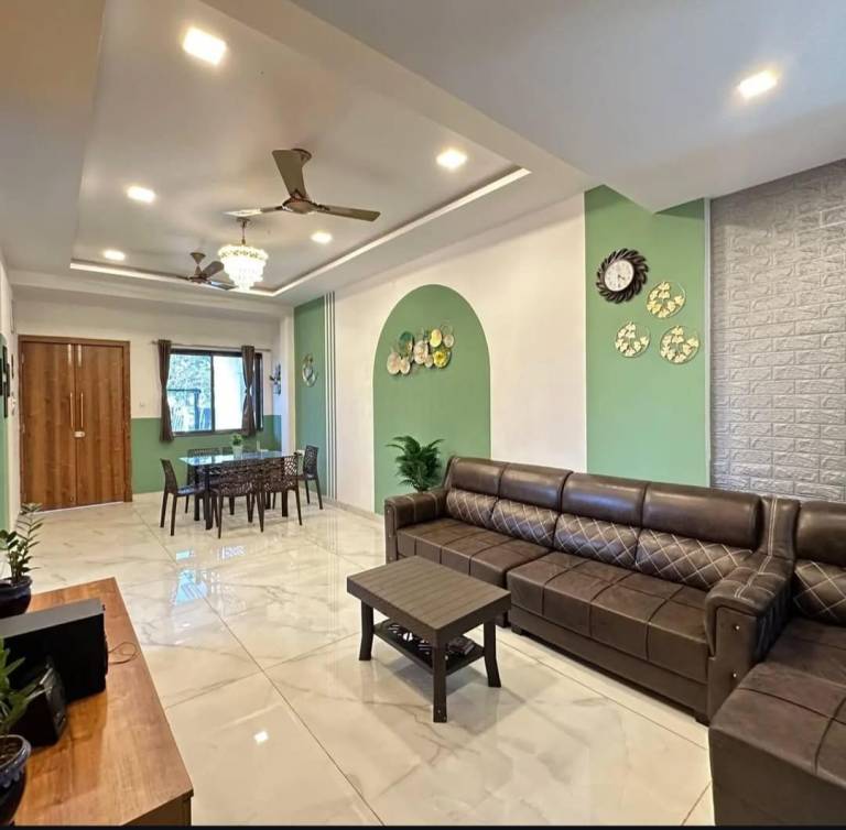 Villa with pool & garden in Khandala