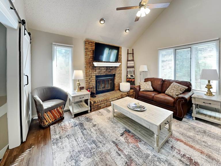 414RUIDOSORABBMTNCB - Ruidoso Rabb — photo 2