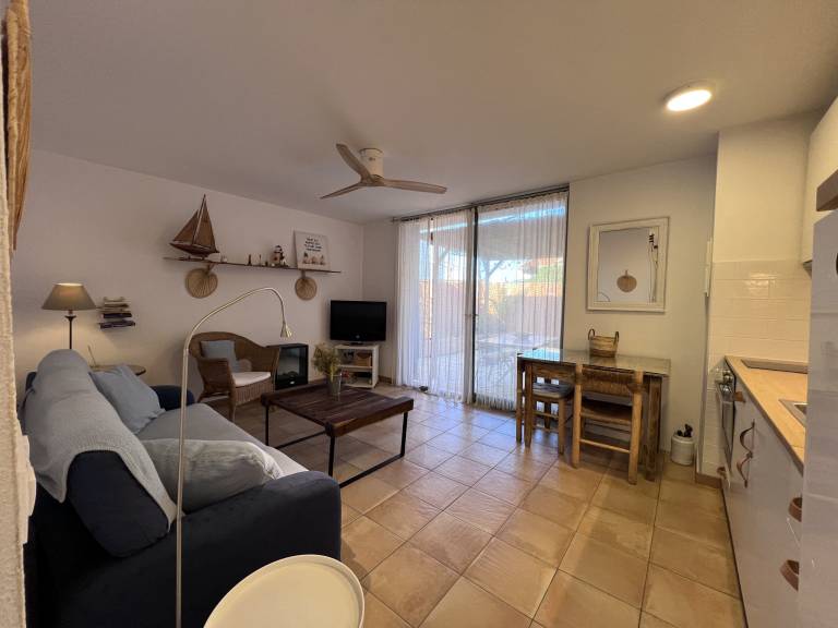 Vacation home with yard & patio in Begur