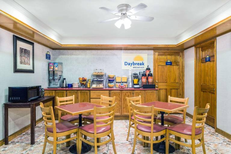Days Inn by Wyndham Slidell — photo 3