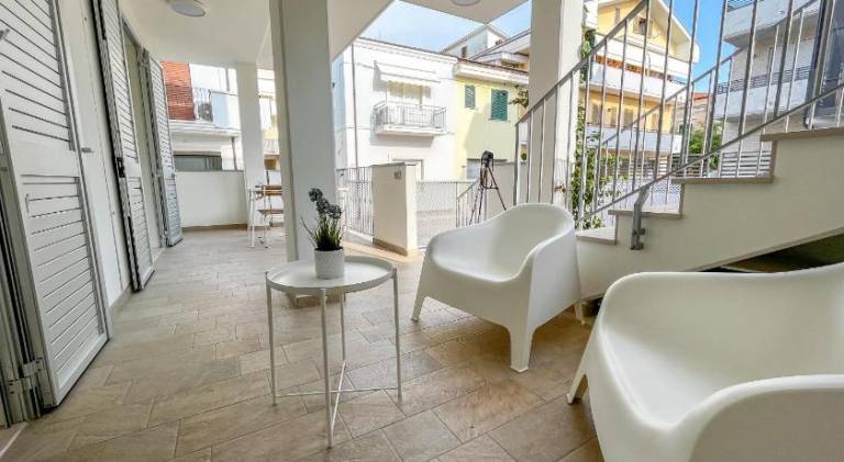 Rental apartment with terrace — photo 3