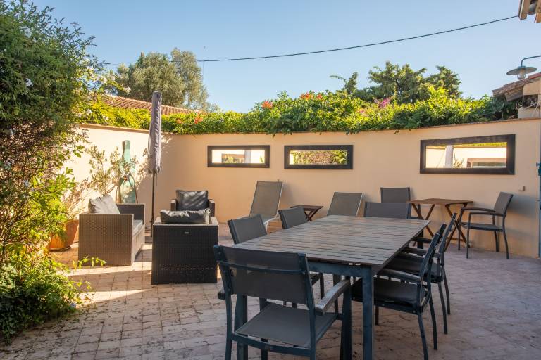 House with fast internet, terrace & pool | Garden view — photo 3