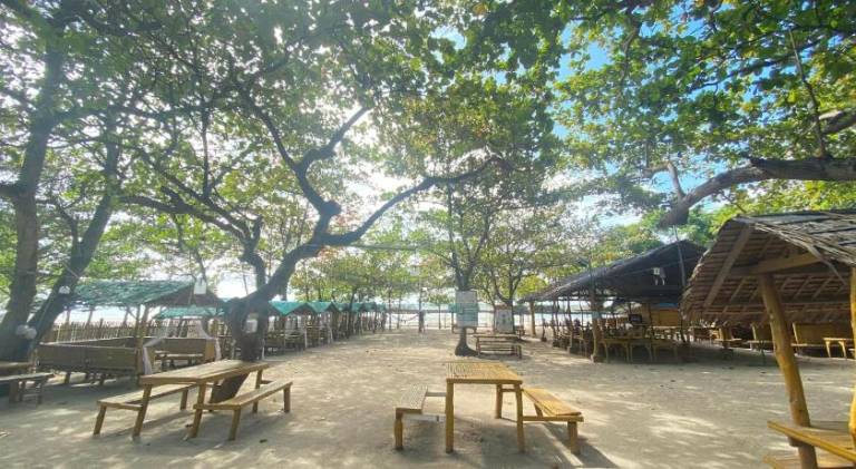 Beach Front Calatagan Apartelle — photo 3