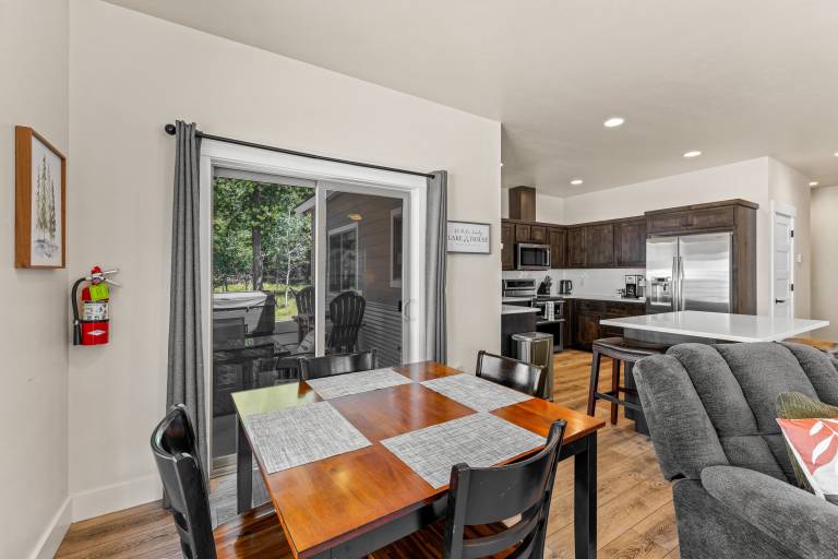 Vacation home with barbecue & jacuzzi | Lake view | Perfect for remote work — photo 3