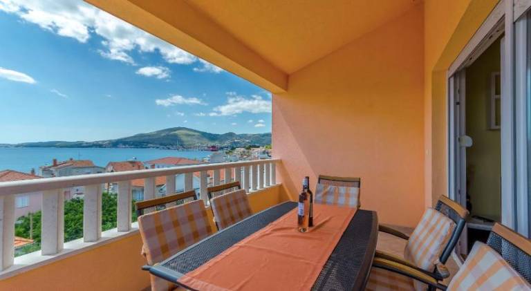 Fully equipped holiday apartment with pool, yard & grill | Next to the beach | Dogs allowed — photo 3