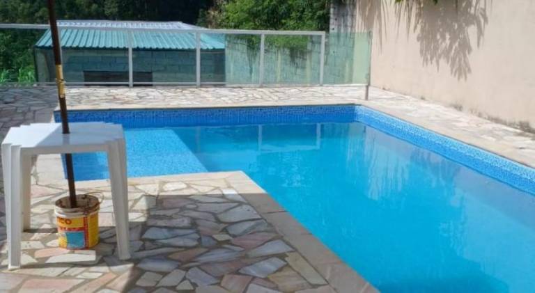 House with pool — photo 4