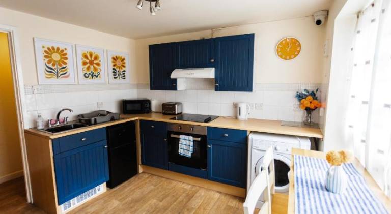 Five Guest Rooms in Tudor House Short Lets & Serviced Accommodation Frankwell Shrewsbury With Free W — photo 3