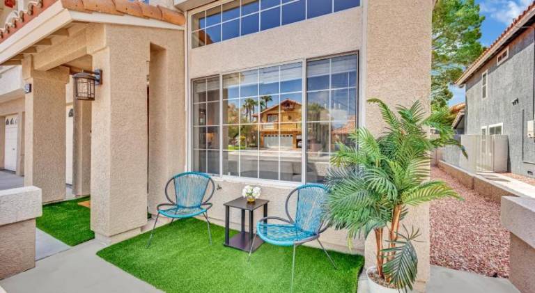 House with yard, patio & barbecue in Henderson, NV
